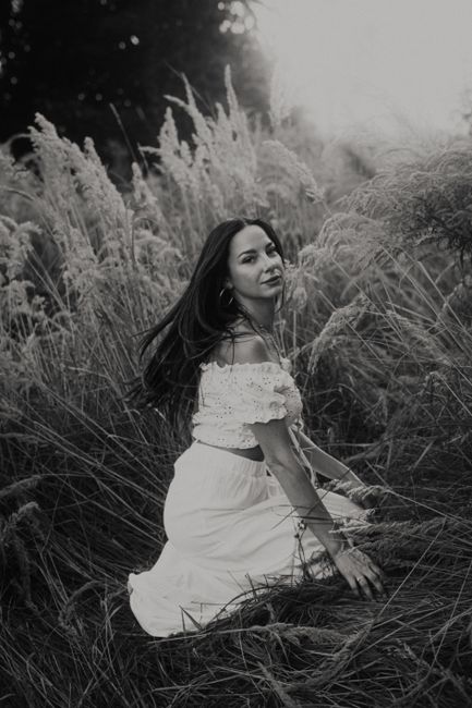 Embrace the timeless beauty of summer with this stunning portrait captured in Poland's natural landscape.