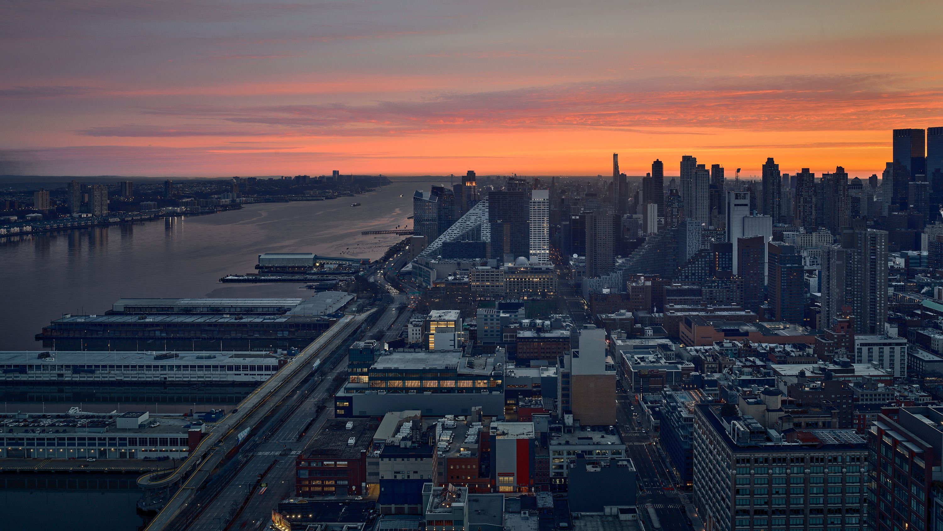 Stunning New York City Skyline at Sunset · Free Stock Photo