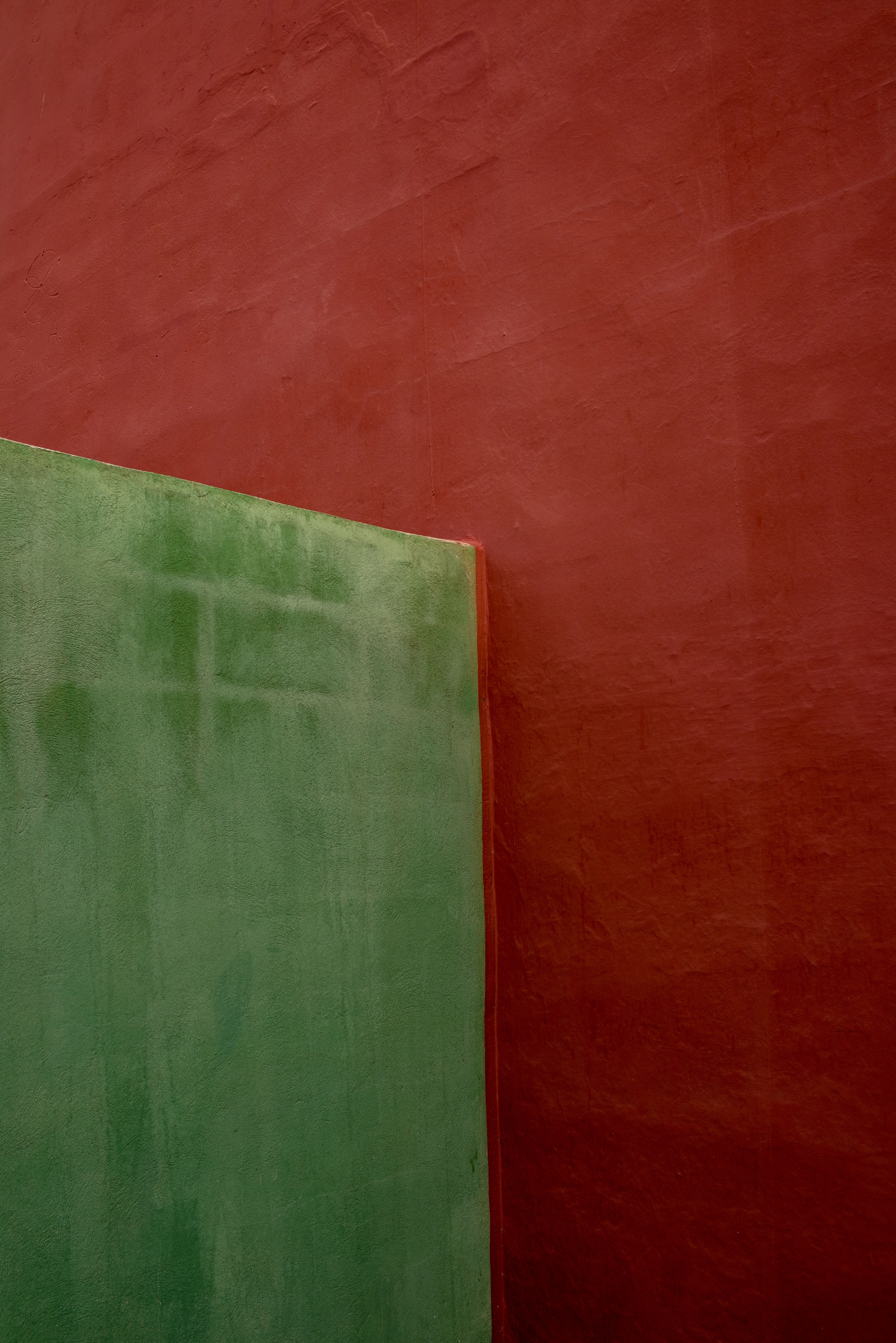 Vibrant Abstract Wall with Green and Red Color Blocks · Free Stock Photo