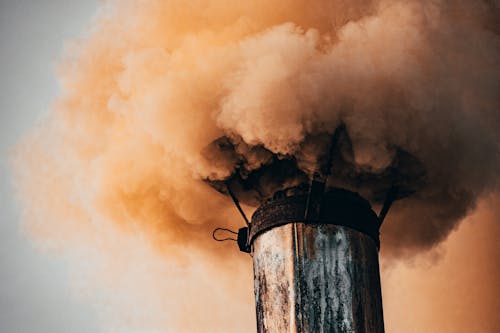 Grijze Toren Bedekt Door Rook