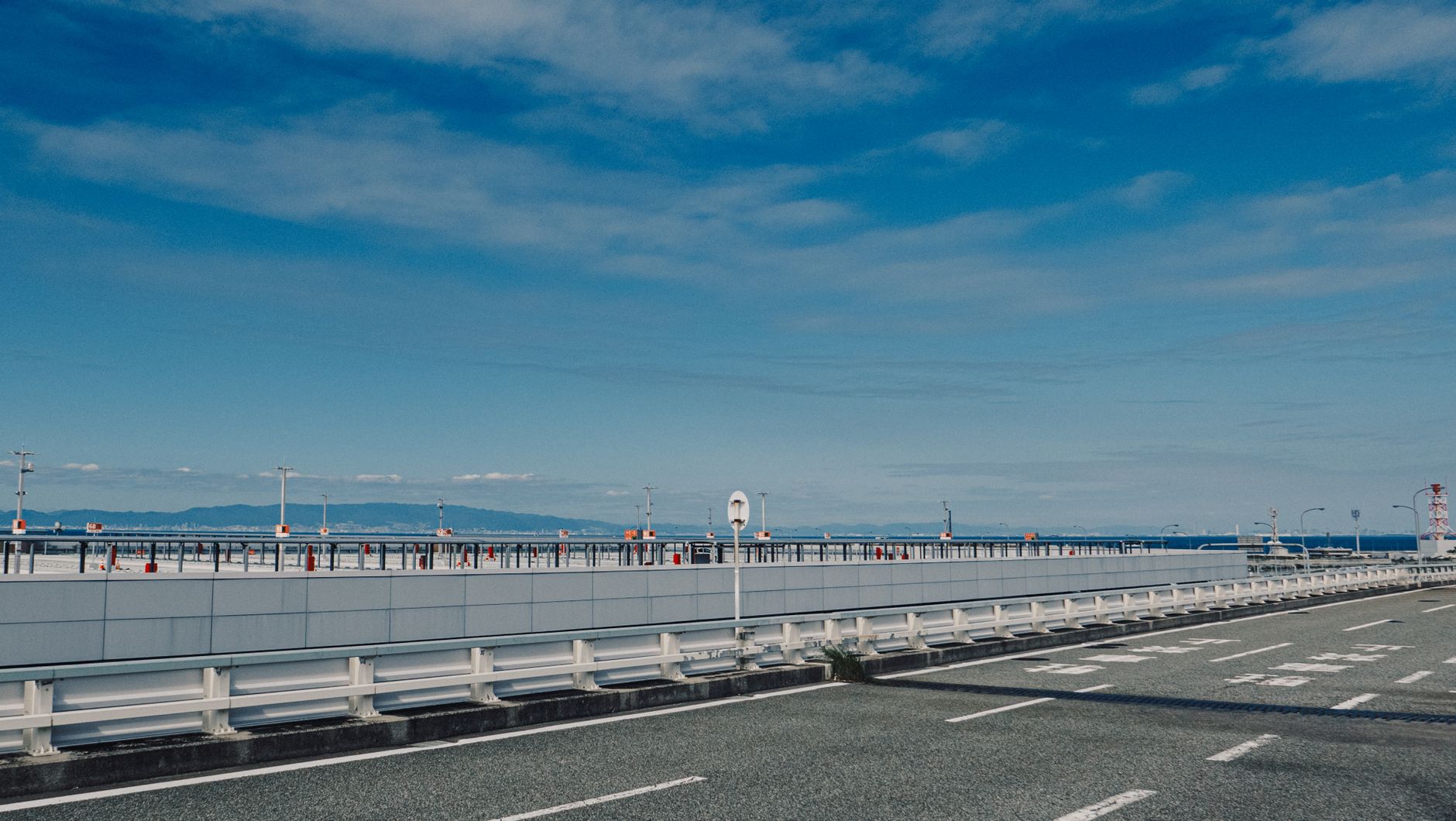 How Weekday Border Crossings Save 18% on Gas and Tolls