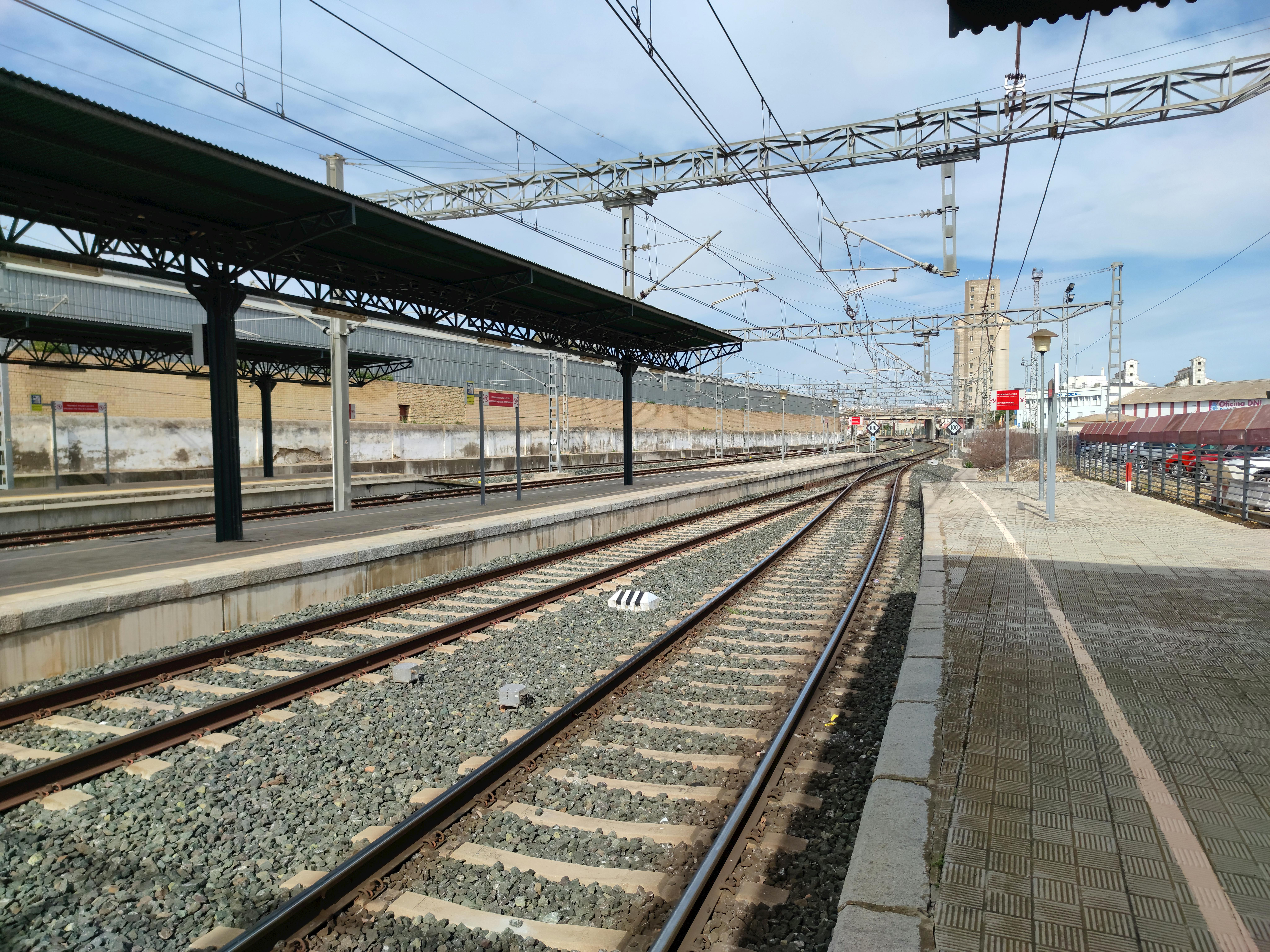 salida de la estación en dirección a Sevilla Santa Justa