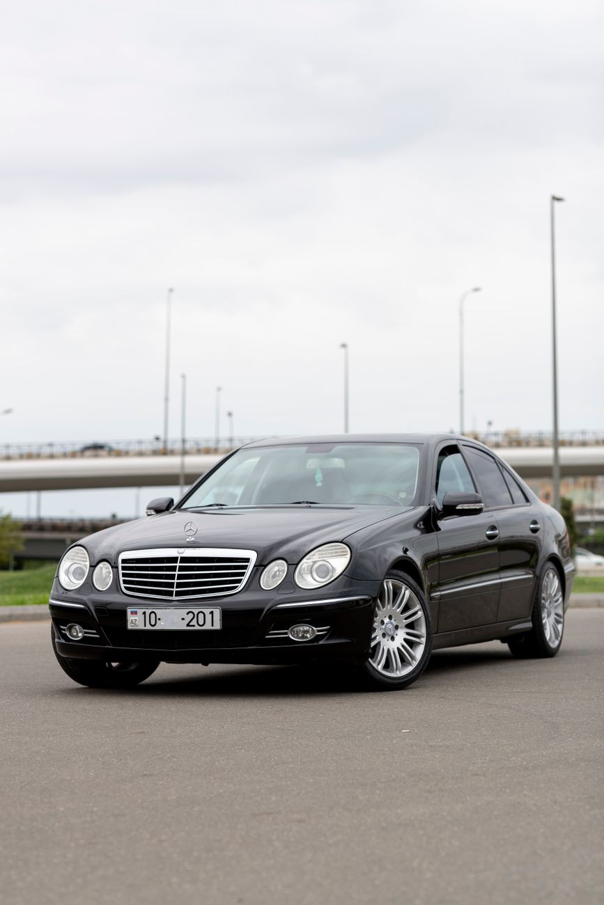 Mercedes-Benz E-Class Siyah Mercedes-Benz E-Class VIP taksi aracı