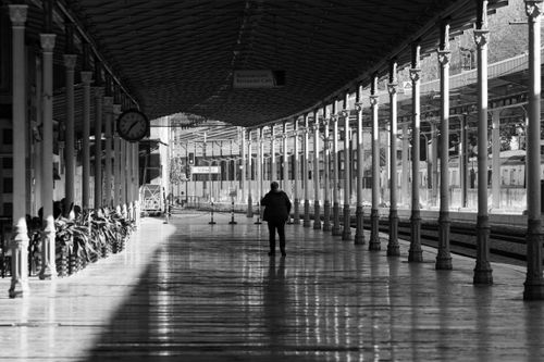 Free Monochrome view of a lone figure at a train station in Istanbul, Türkiye. Stock Photo
