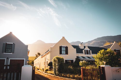 White and Black House Photo