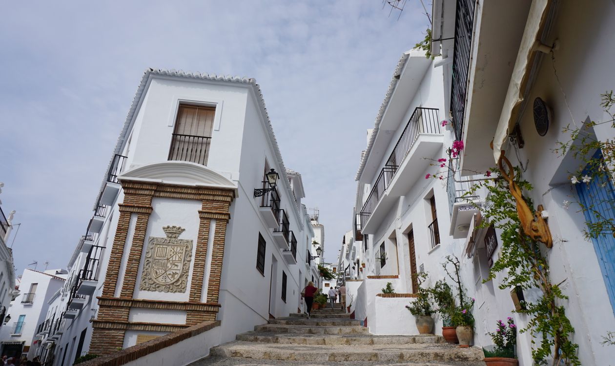 White Cubes & Sabina Beams: A Local's Guide to Ibiza's Traditional Casa Payesa Architecture (2026)