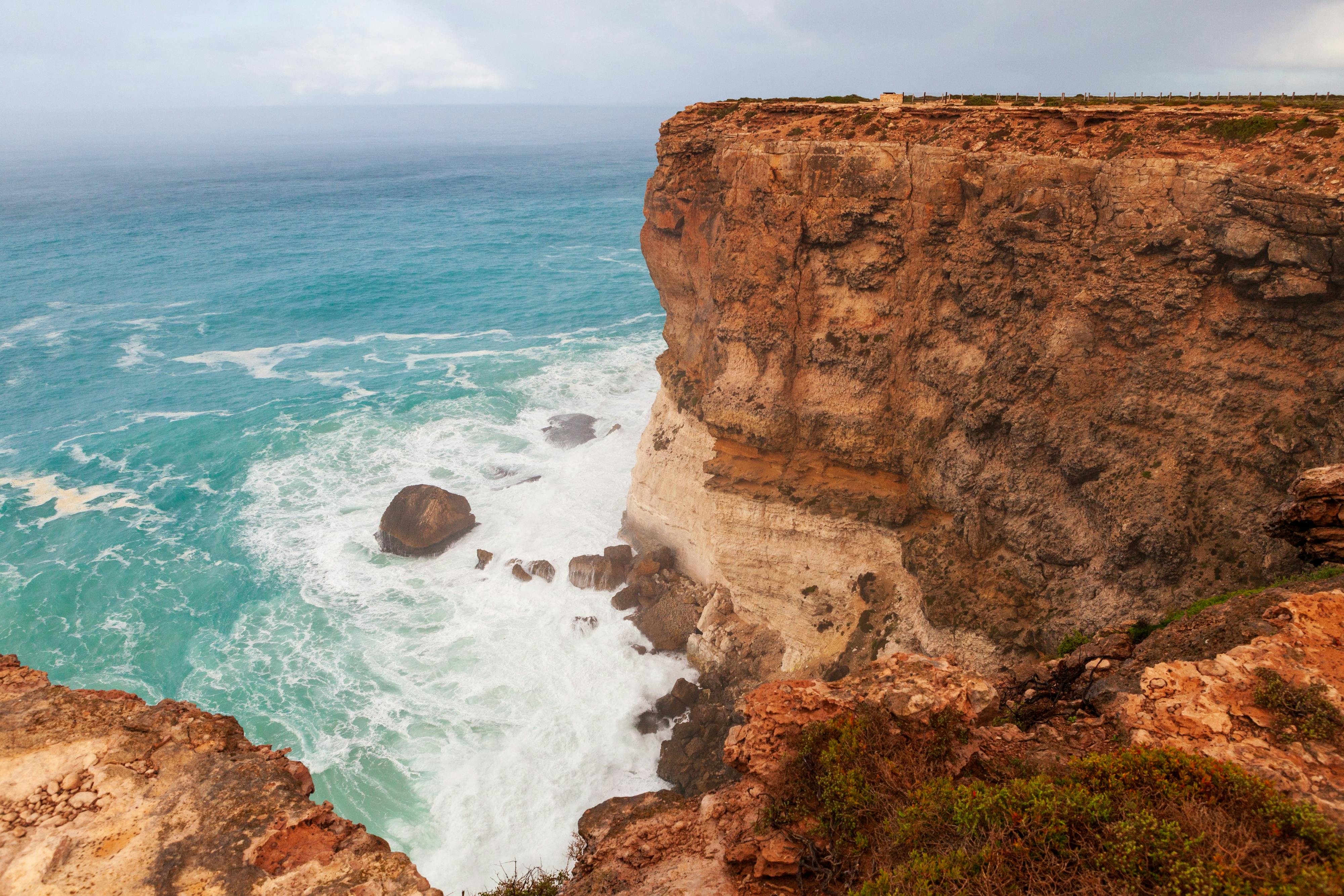 Australische Küstenlandschaft mit Smartphone