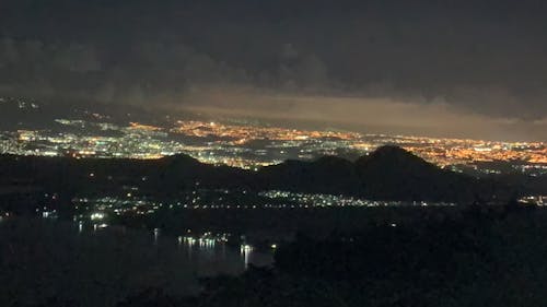 Foto profissional grátis de luzes noturnas, noite da cidade, vulcão