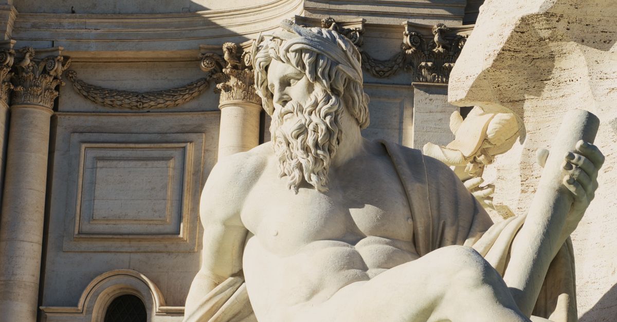Ancient Rome Statue Color Ancient Roman Statue at Trevi Fountain, Rome · Free Stock Photo