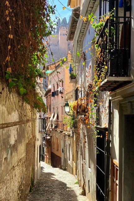 Vivir en Sacromonte: lo que enamora en la visita puede agotarte al mudarte