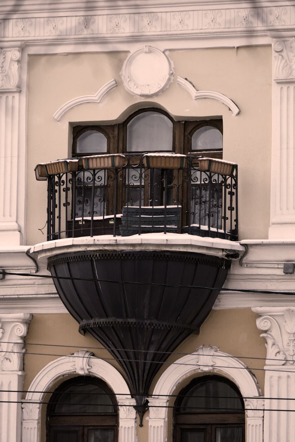 Elegant Architectural Balcony with Classic Design · Free Stock Photo