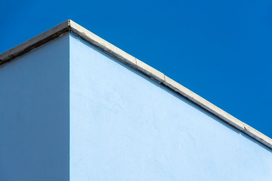 Angle architectural bleu