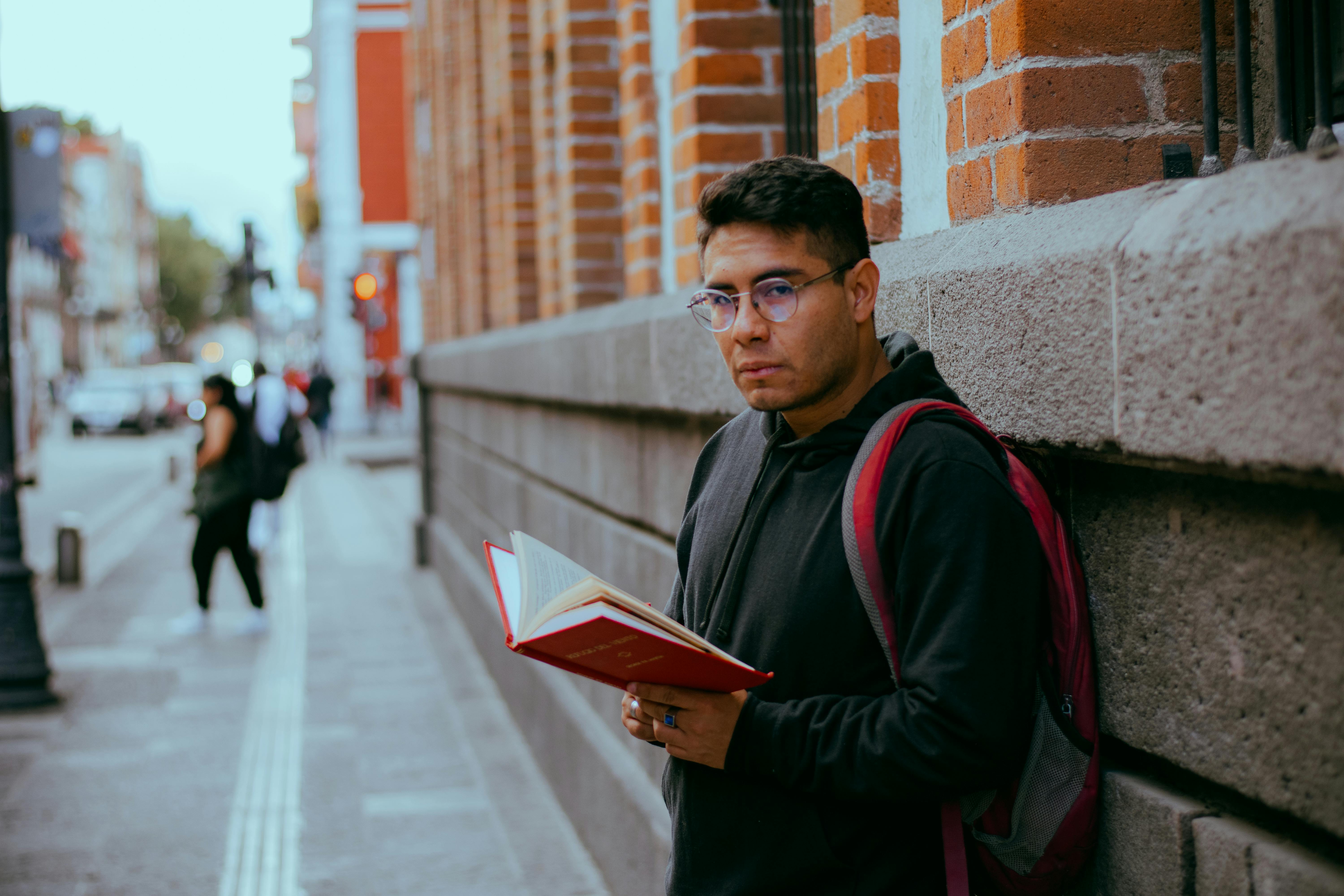 Bringing Spanish language learning to downtown Iowa City — Photo by César O'neill on Pexels