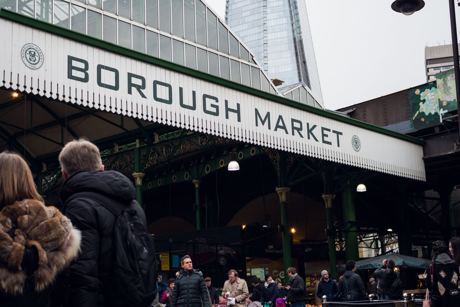 Cazare în Londra: intrarea în Borough Market