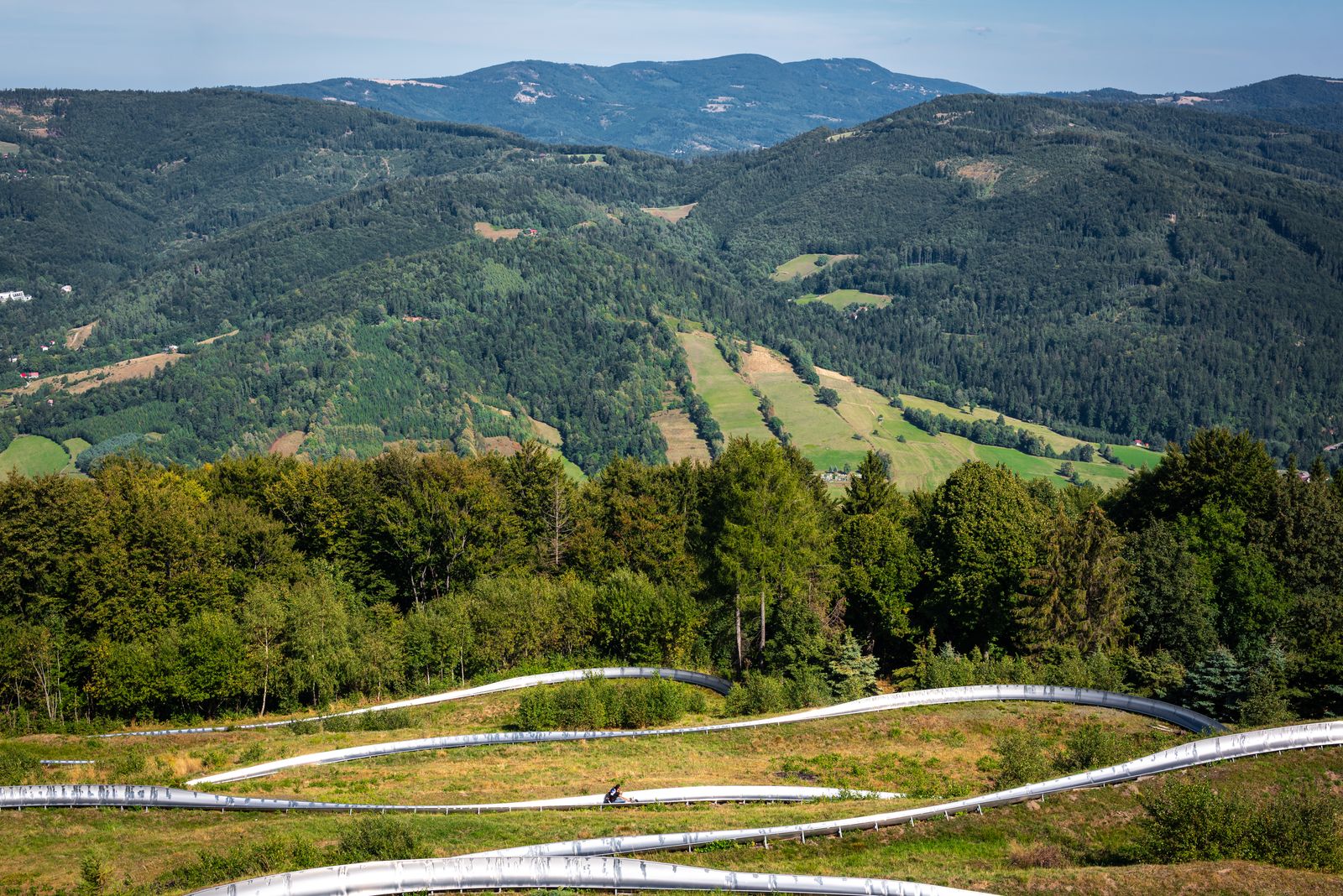 Panorama Beskidu Wyspowego — góry wokół Mszany Dolnej, dom marki SupliLab