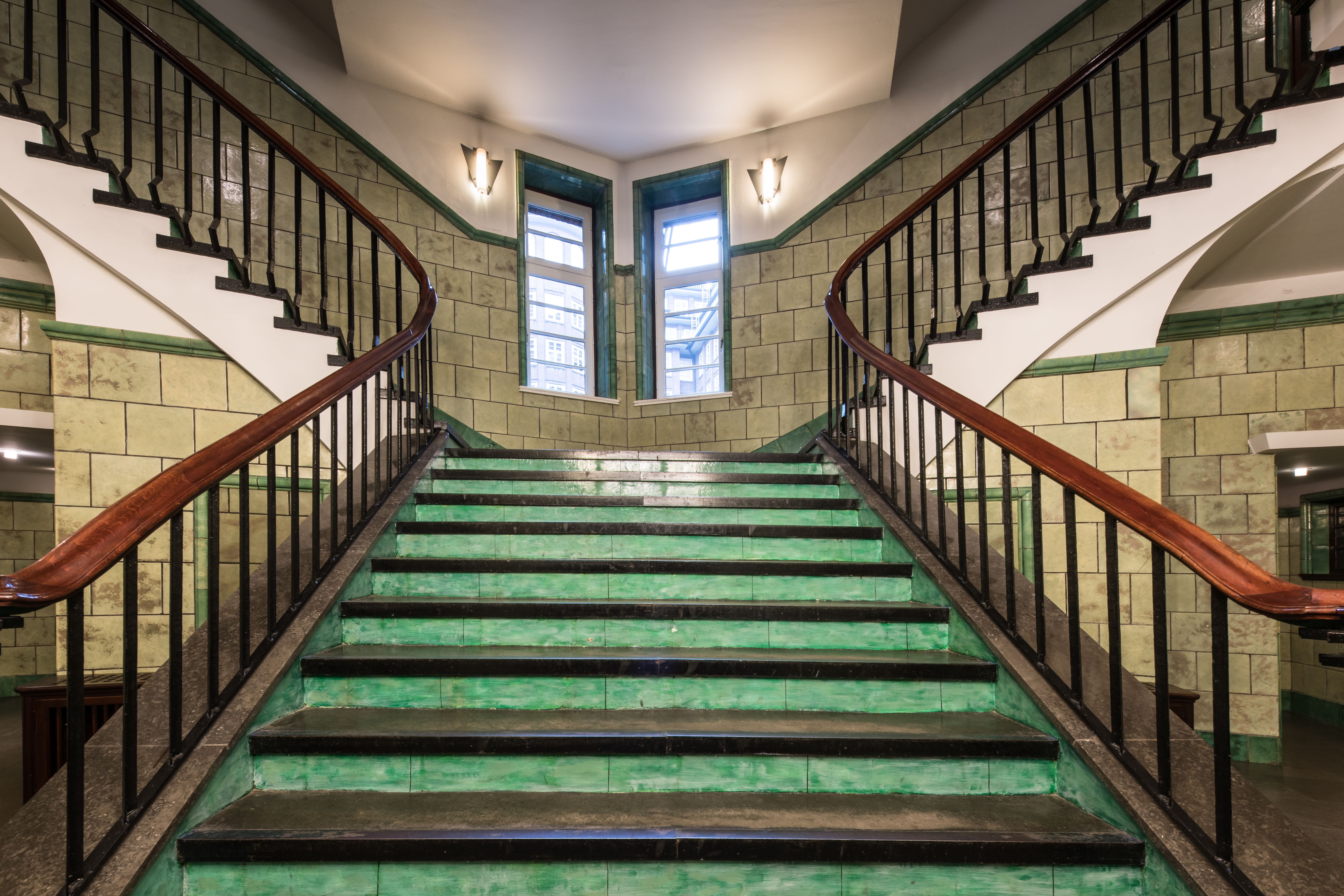 Elegant Historical Staircase in Hamburg Building · Free Stock Photo