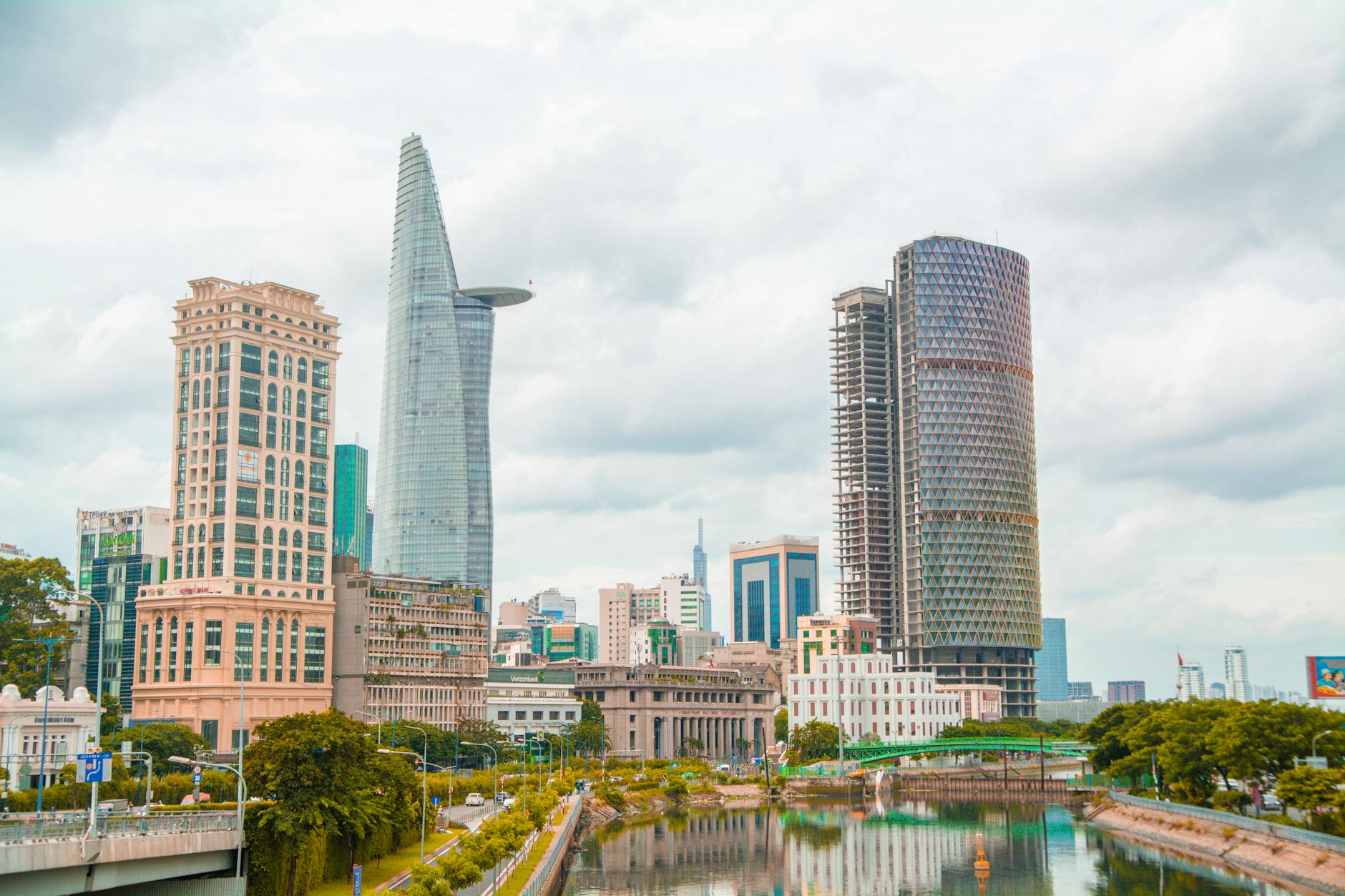 Popular sights in Vietnam Landmarks in Vietnam