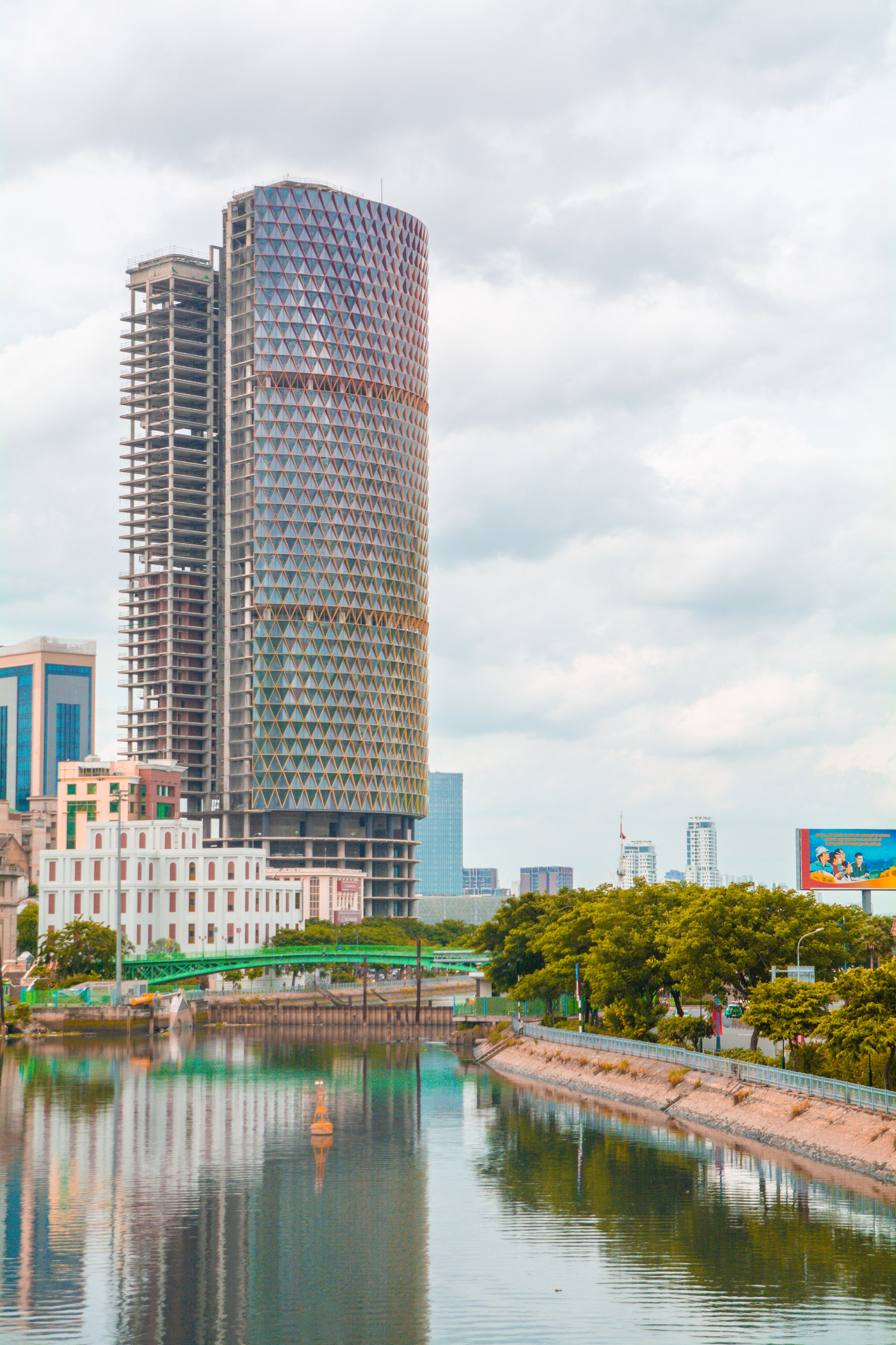 Modern Skyscraper by Tranquil Water in Hanoi