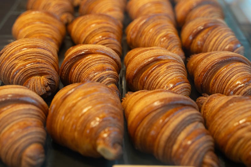 Zlatavé croissanty z řemeslné pekárny