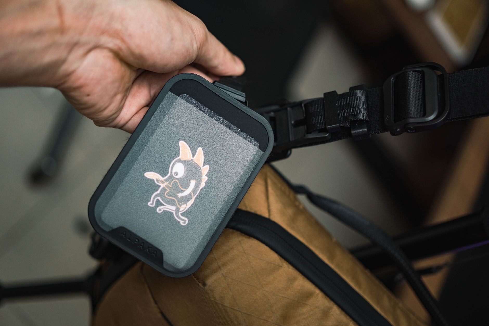 MagSafeウォレットでSuicaは壊れる?FeliCa電波干渉の仕組みを図解で解説 – アイキャッチ画像