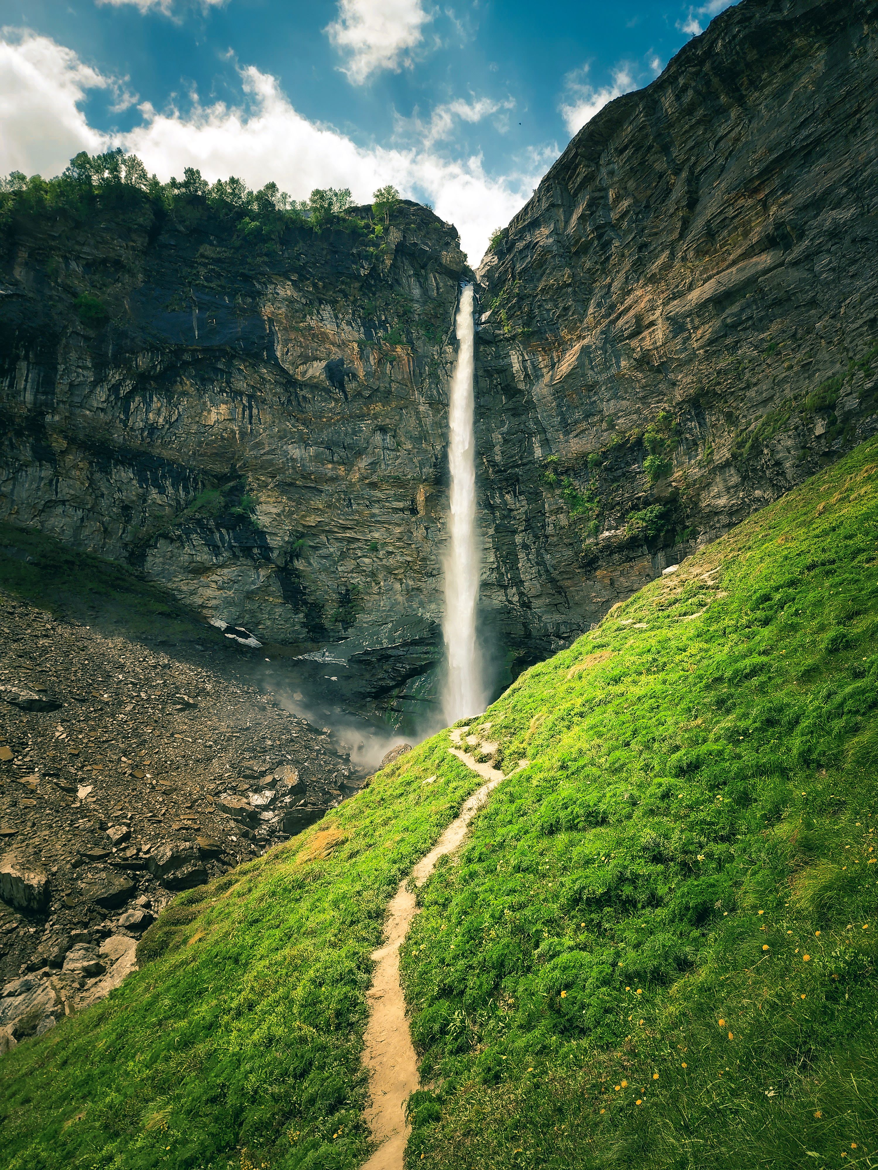 Majestic Waterfall in Sissu, Himachal Pradesh · Free Stock Photo