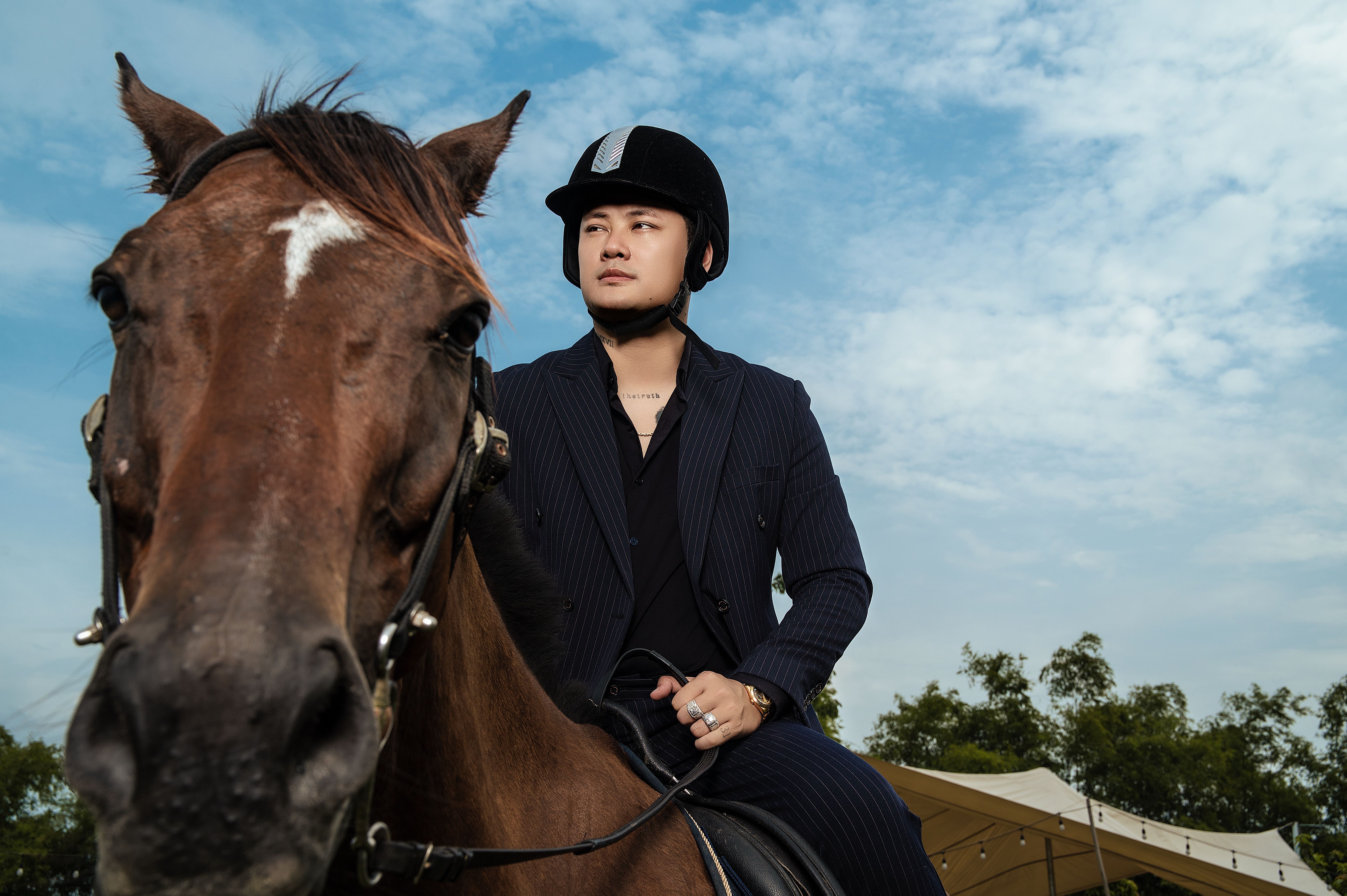 Man Riding Horse Outdoors in Stylish Attire · Free Stock Photo