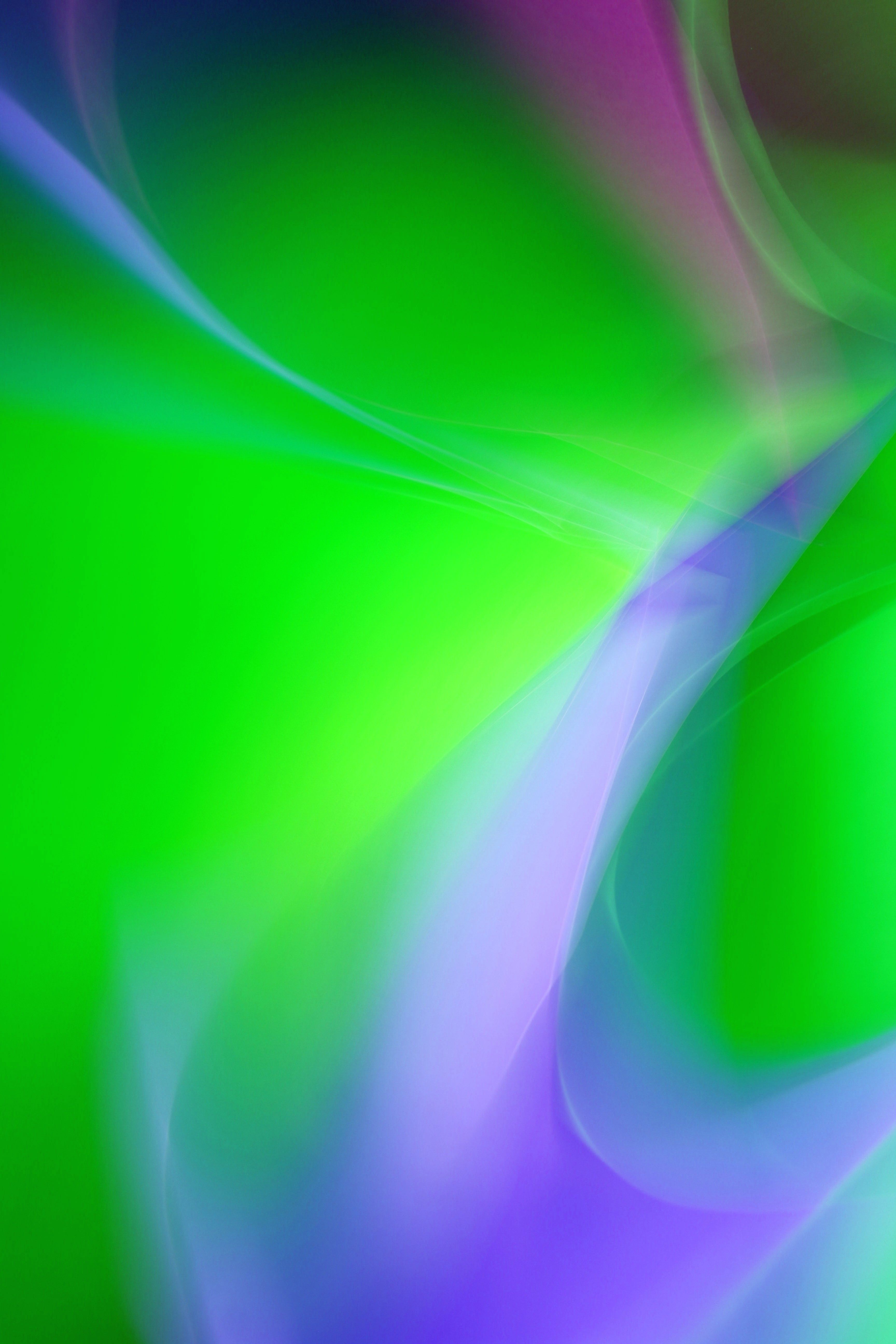 Vibrant Abstract Light Art with Green and Purple Hues · Free Stock Photo