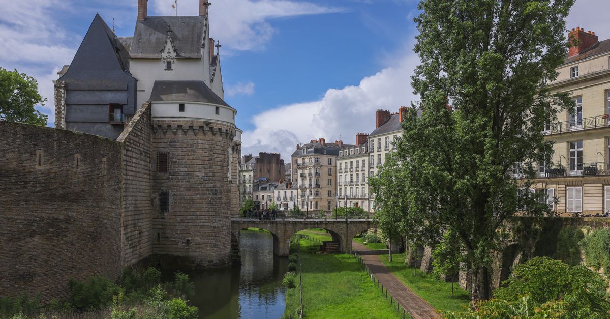 Ducs de Berry : Histoire et Châteaux à Visiter