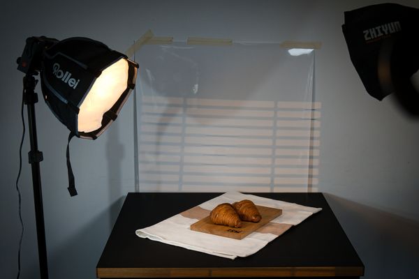 A tabletop photography set lit with studio softboxes — photo by Travel with Lenses on Pexels
