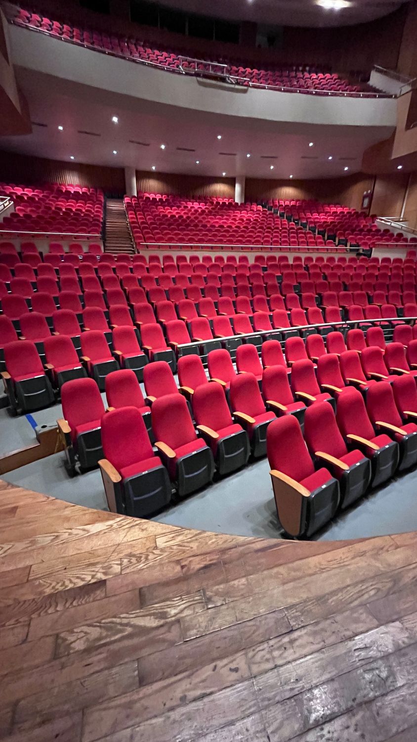 Spacious Theater with Red Seats and Balcony · Free Stock Photo