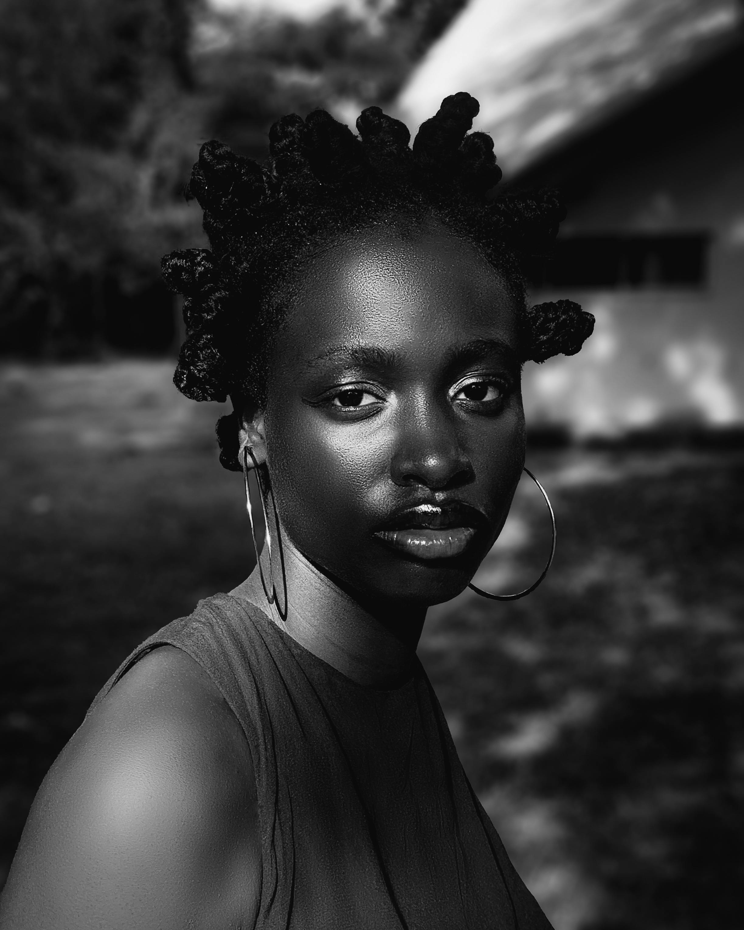 Black and White Portrait of a Woman Outdoors · Free Stock Photo, image size:2447x3059