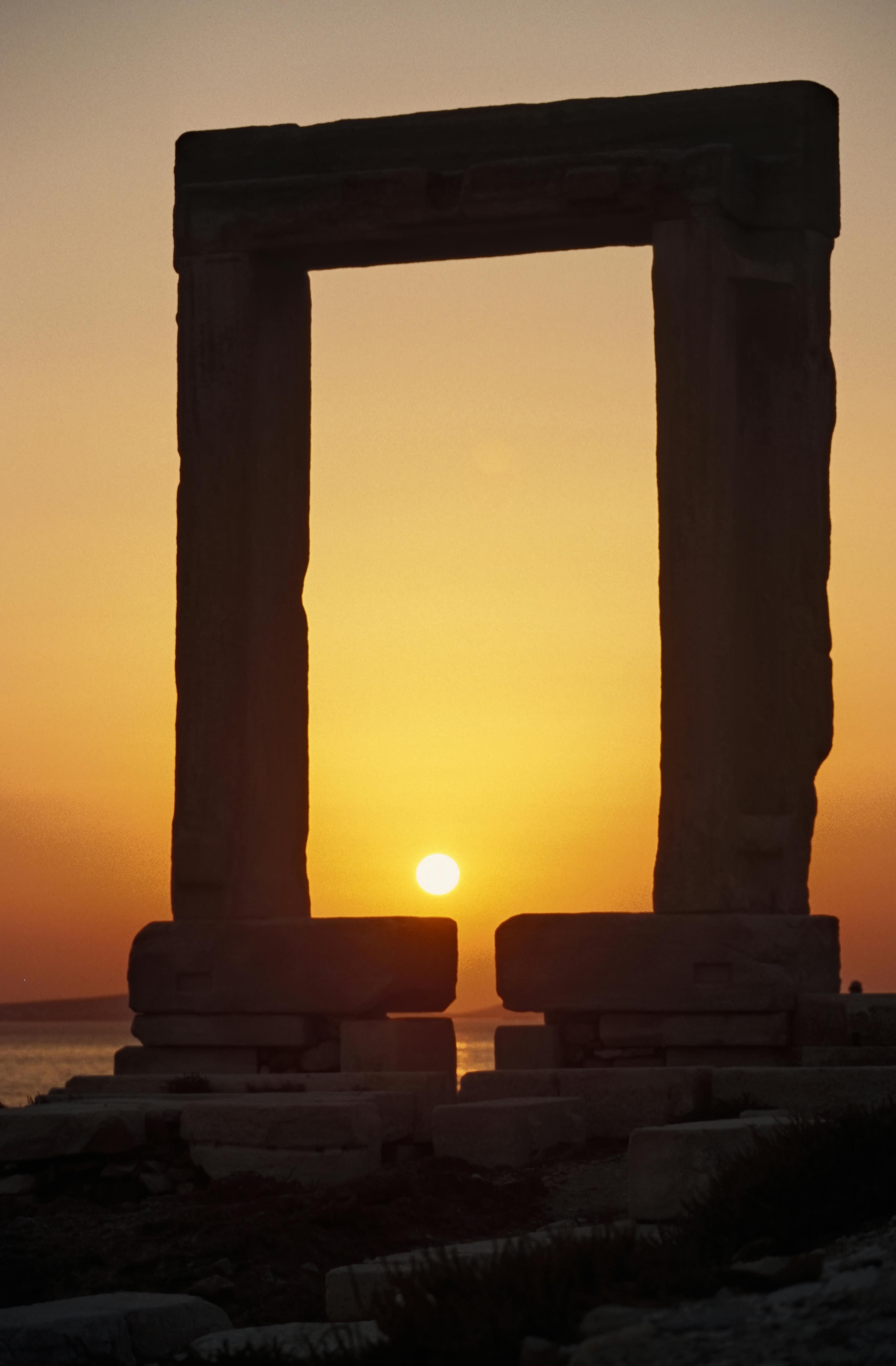 The marble Portara of Naxos at sunset (Photo: Pexels)