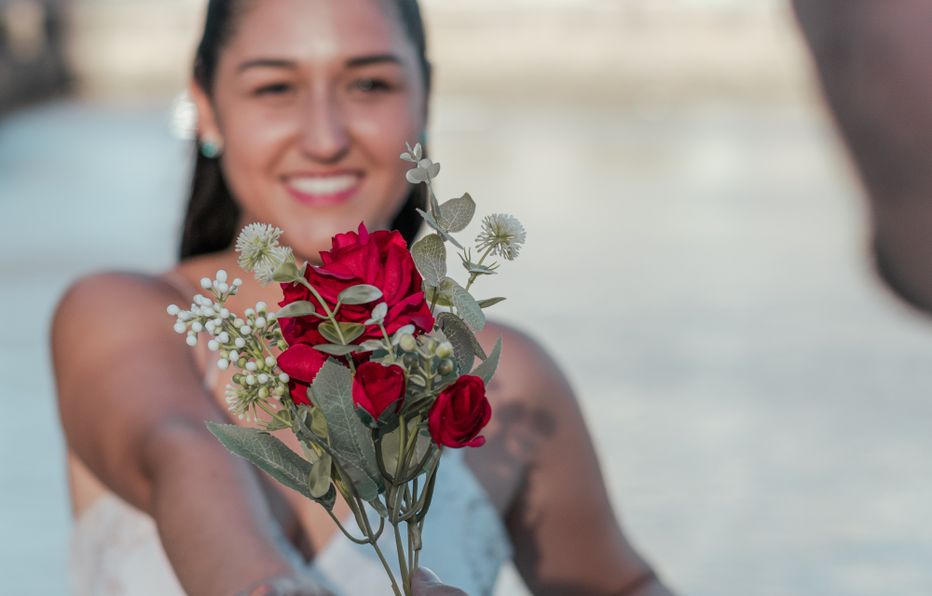 Online dating: starting a conversation on a niche platform
