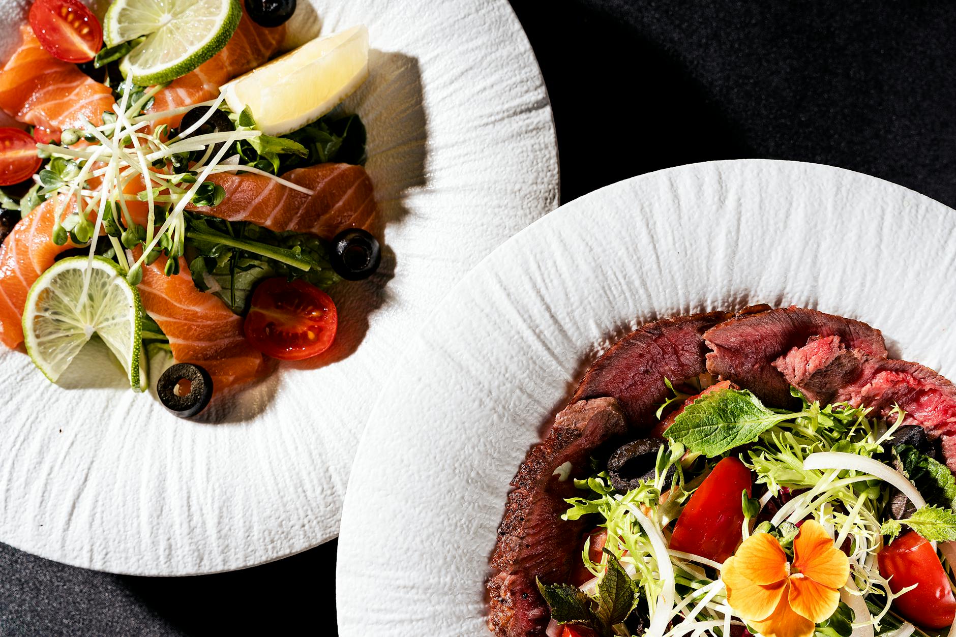 https://www.pexels.com/photo/gourmet-salmon-and-beef-salad-with-citrus-garnish-30882827/