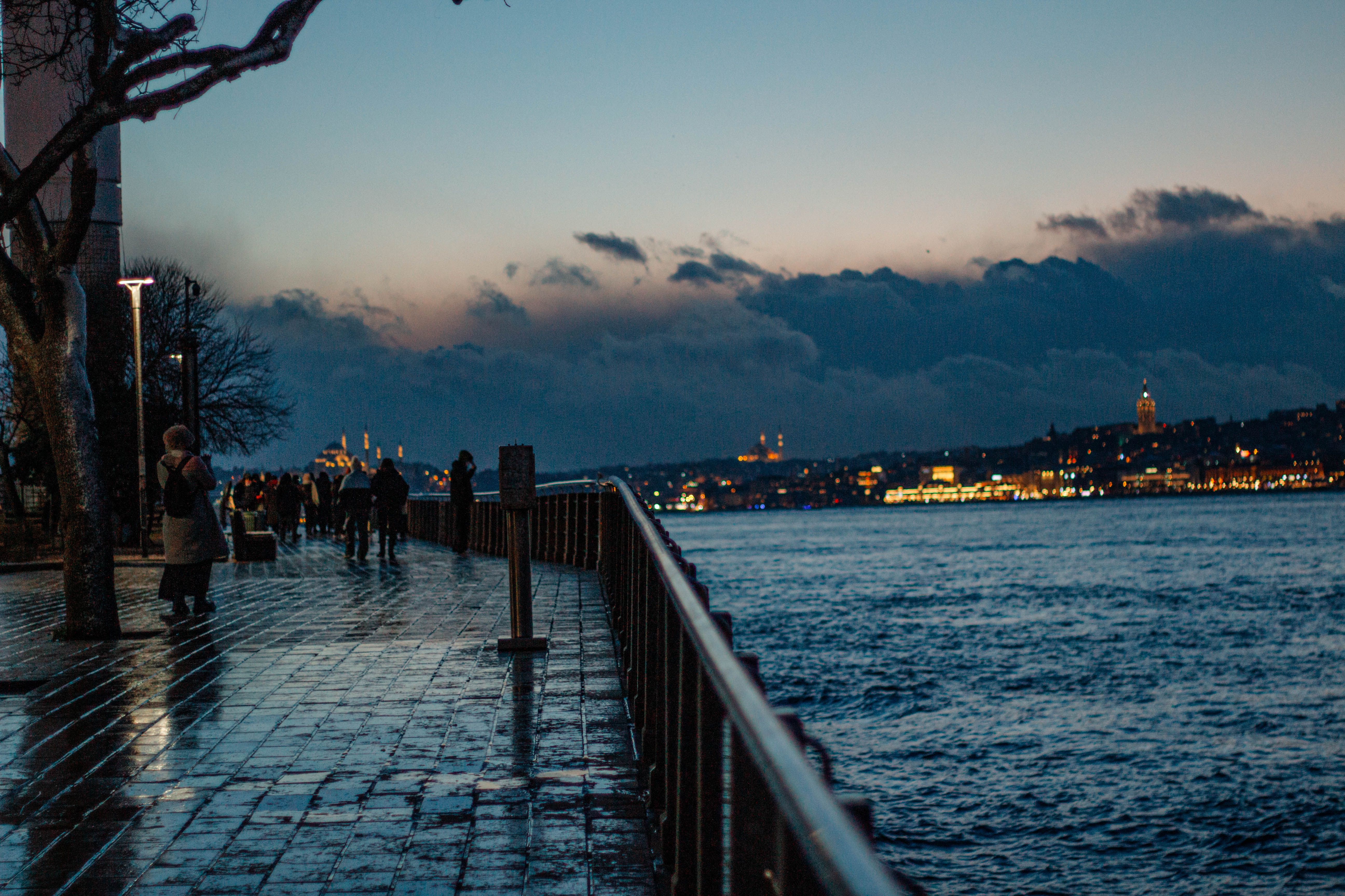 Scenic Evening Cityscape in Istanbul along the Bosphorus · Free Stock Photo