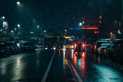 Free Captivating snowy night scene capturing traffic and vibrant lights in Istanbul's streets. Stock Photo