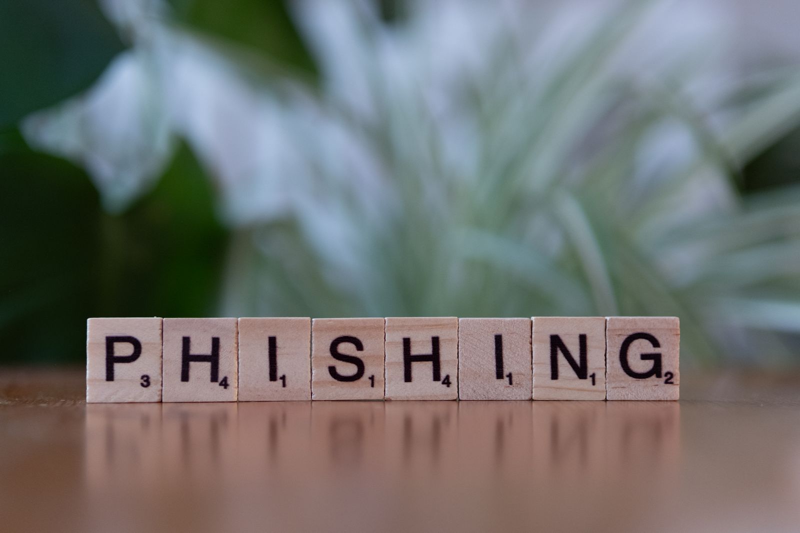 Le mot « phishing » composé de lettres, symbole de l'arnaque par e-mail