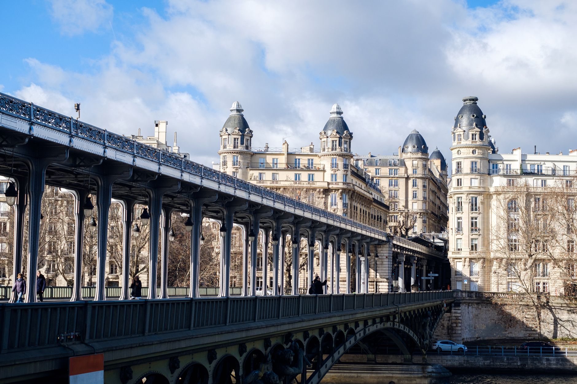 Illustration: Terroriste récidiviste du pont Bir-Hakeim : la justice passe à l'offensive