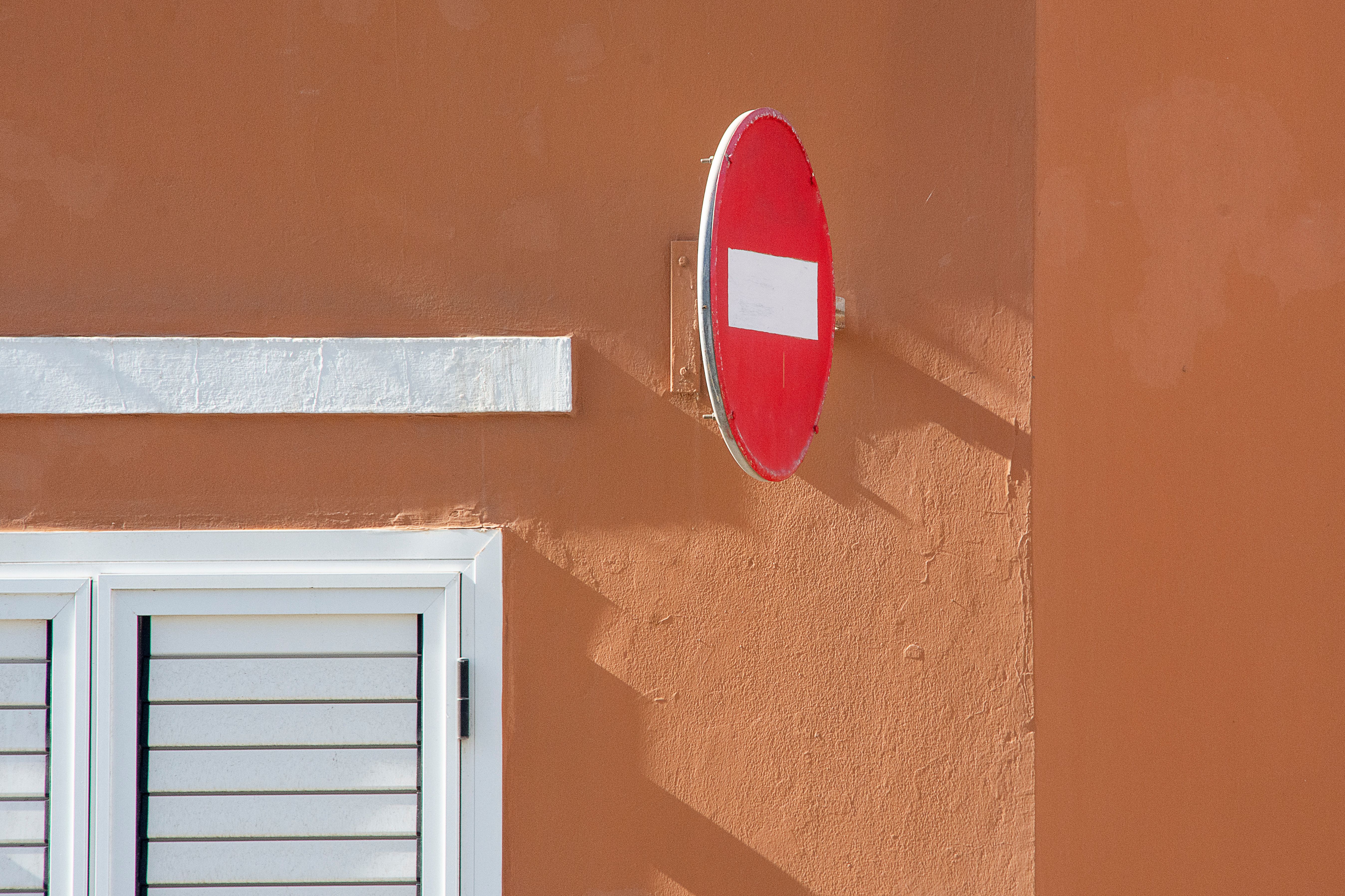 Santander, HSBC reduce mortgage rates — Photo by Jan van der Wolf on Pexels