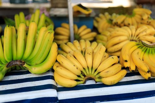 Free Close-up of ripe bananas arranged on a market stall, highlighting freshness. Stock Photo