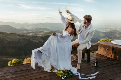 Bryllupsskål på bjergterrasse