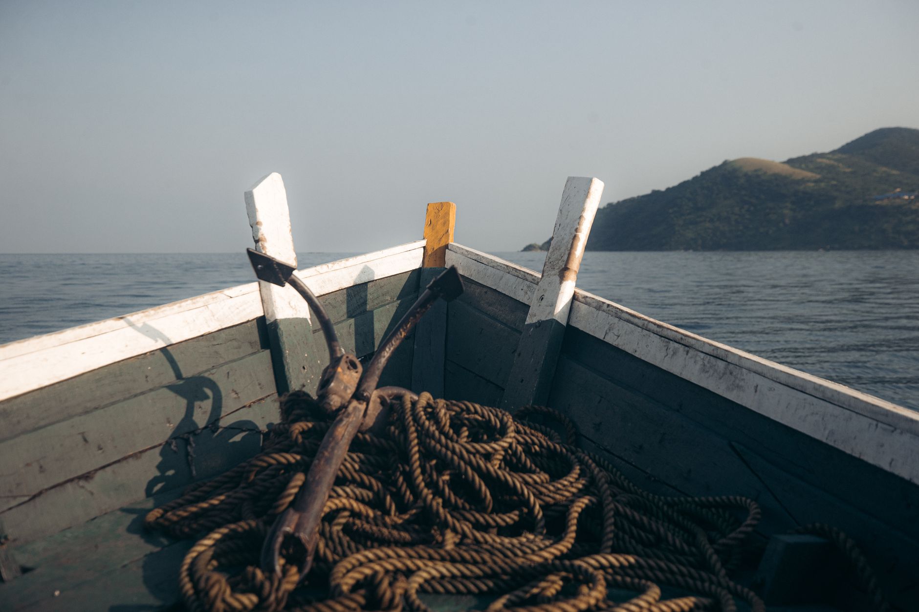 Tanganyika Gölü'nde feribot ve su yüzeyi