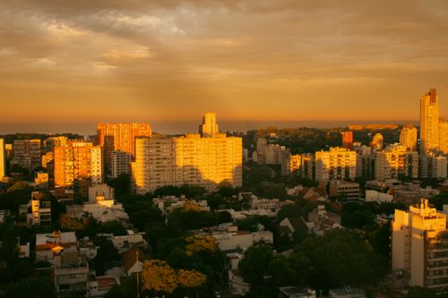 Free A breathtaking cityscape at golden hour highlighting urban architecture. Stock Photo