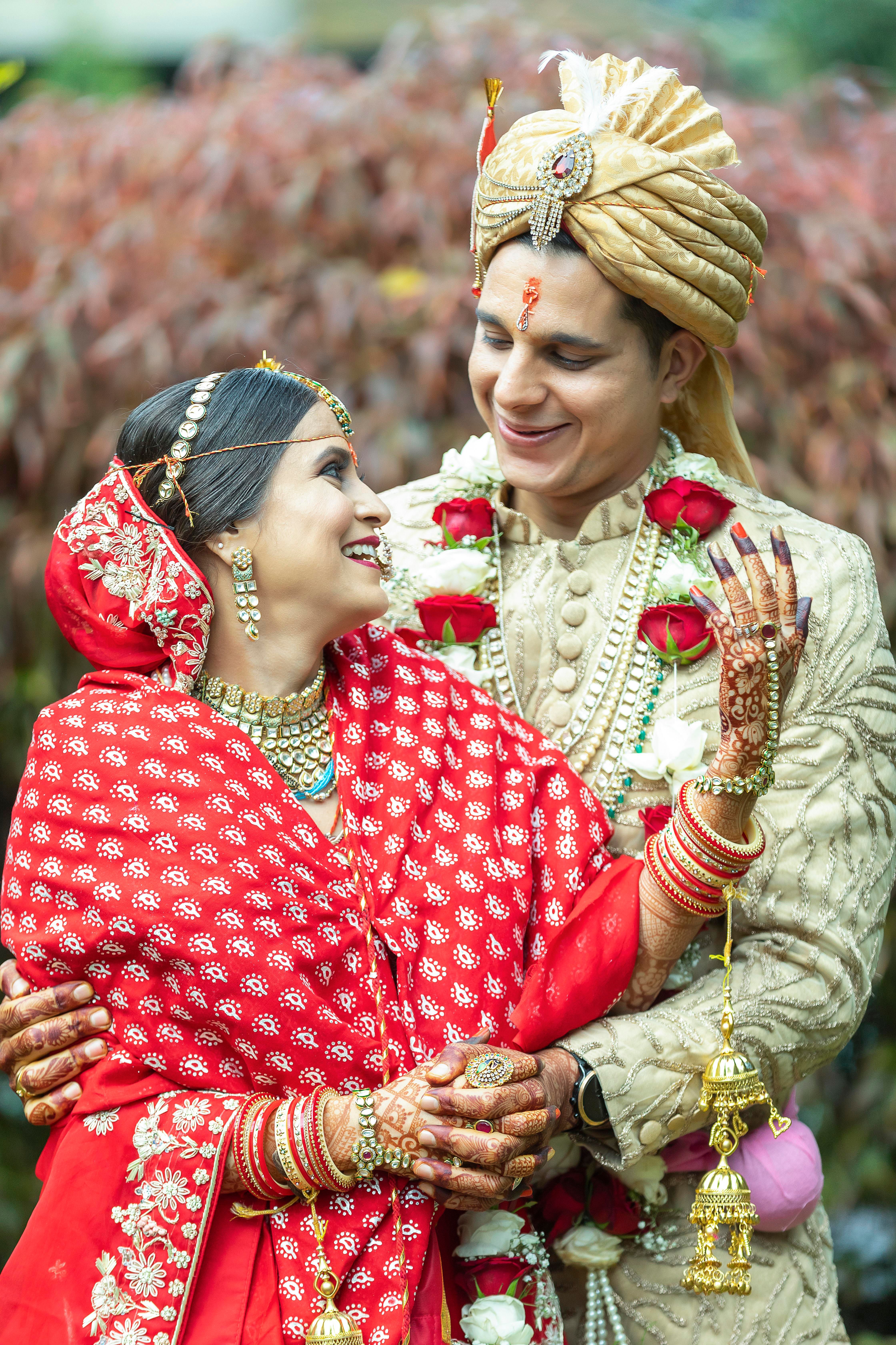 Young Couple in Traditional Indian Wedding Clothes · Free Stock Photo