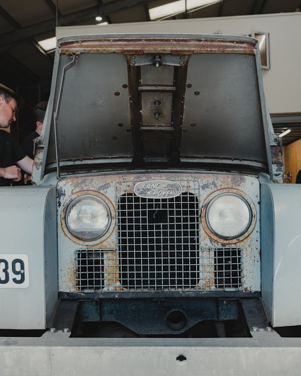 Rustic Vintage Land Rover in Garage Setting · Free Stock Photo