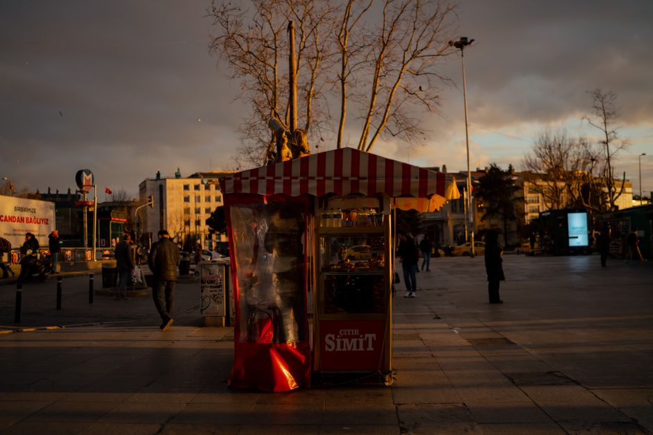 A typical iNovine or Tobacco Shop kiosk in Bosnia and Herzegovina where SIM cards can be purchased