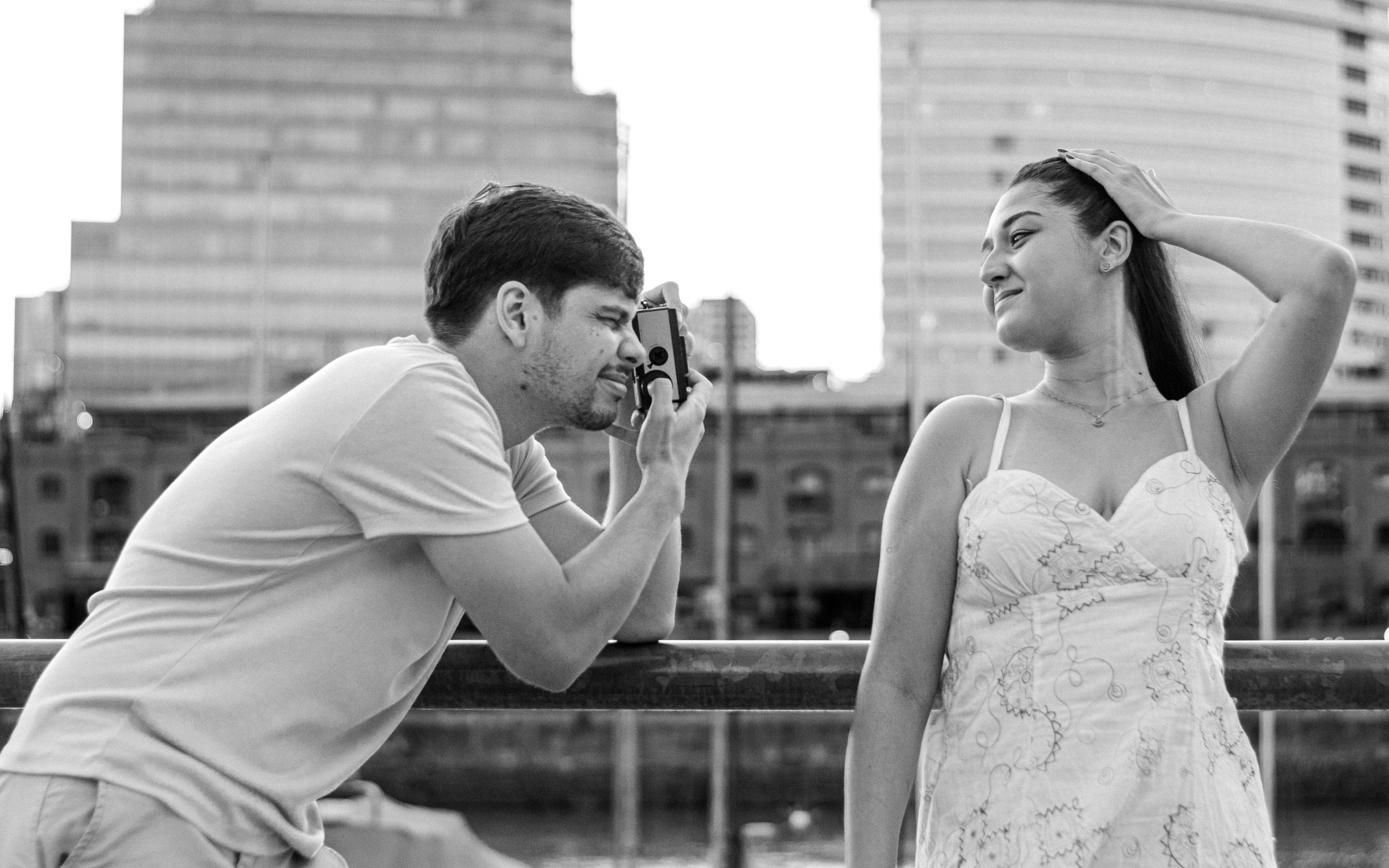 Monochrome photo of a couple with camera in Buenos Aires, Argentina.