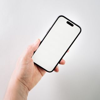 A hand holding a smartphone with a blank screen — photo by Jakub Zerdzicki on Pexels