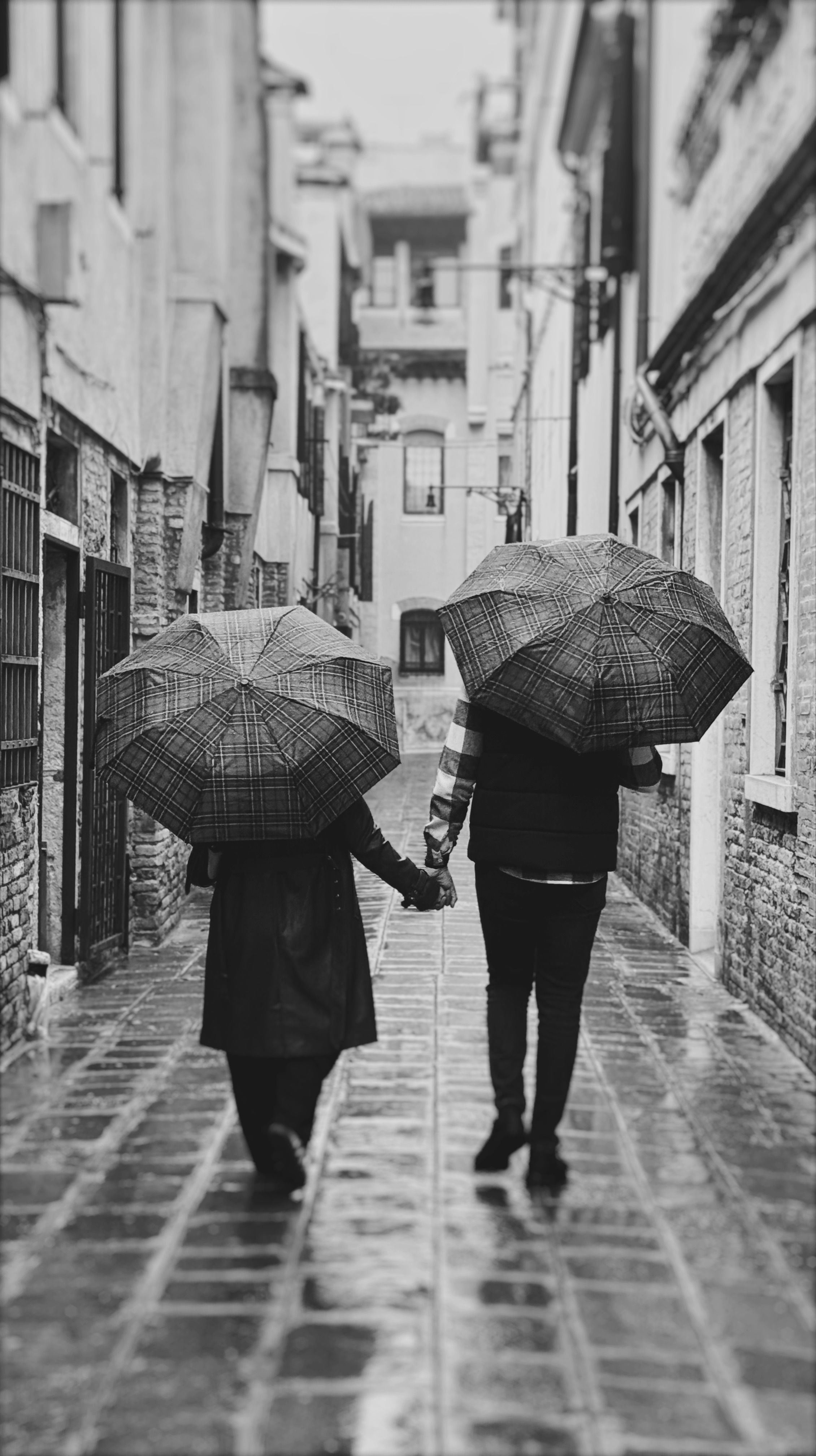 Online dating: starting a conversation on a niche platform