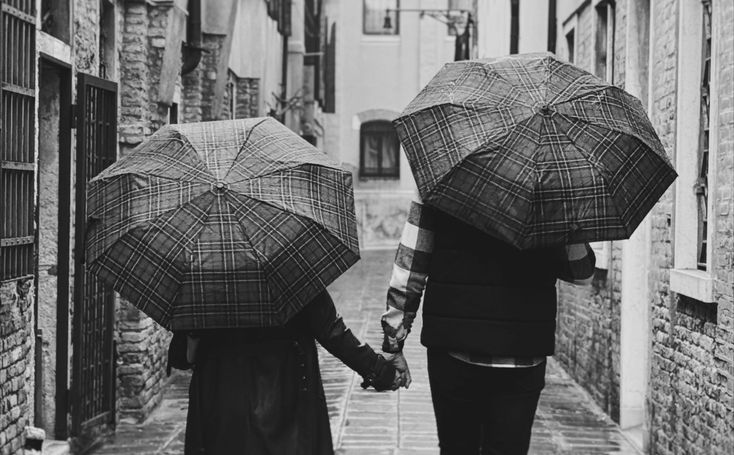 Online dating: starting a conversation on a niche platform